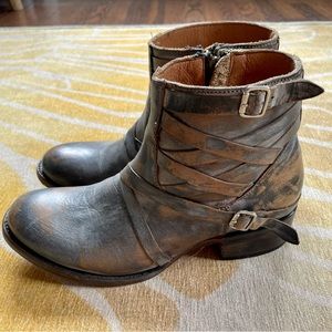 Freebird Sammi Boots in Grey Distressed